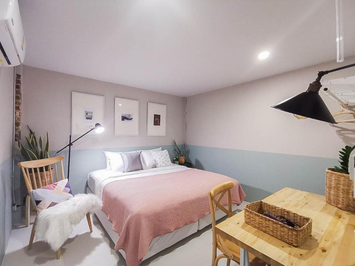 Snoozy Guesthouse Phuket Exterior photo