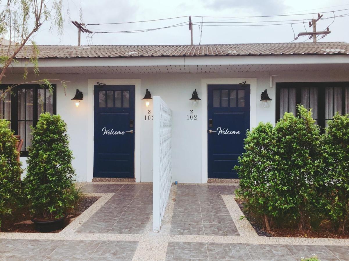 Snoozy Guesthouse Phuket Exterior photo