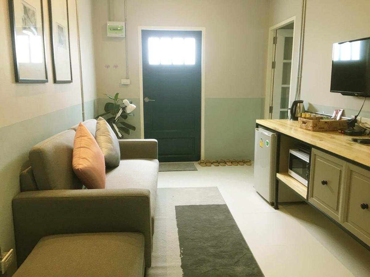 Snoozy Guesthouse Phuket Room photo